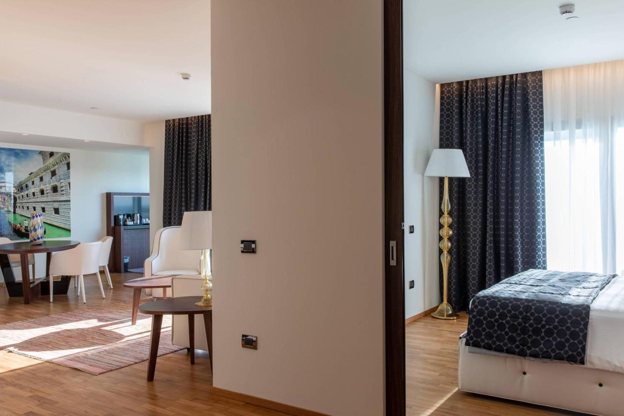 Courtyard By Marriott Venice Airport Tessera Bagian luar foto