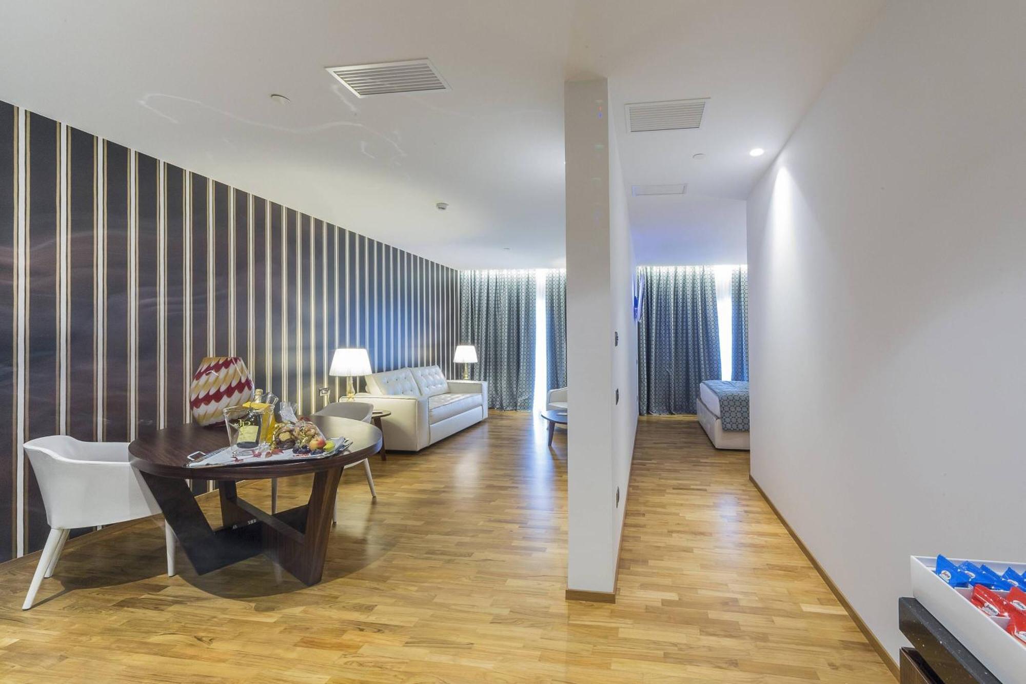 Courtyard By Marriott Venice Airport Tessera Bagian luar foto